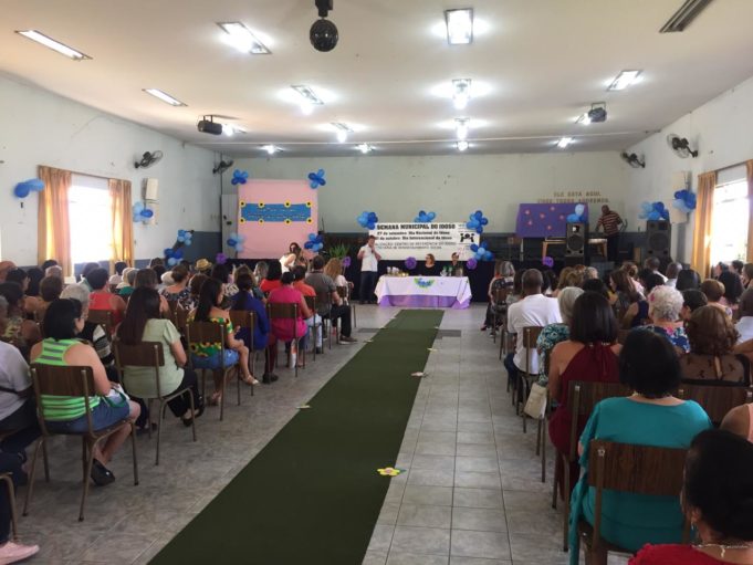 Prefeito prestigia evento em comemoração ao Dia do Idoso