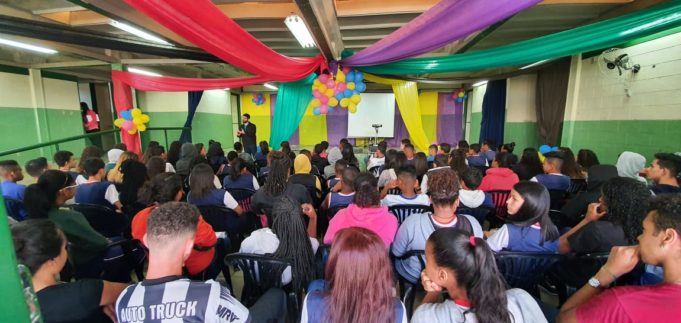 CYBERBULLYING É TEMA DE PALESTRA NO CAIC