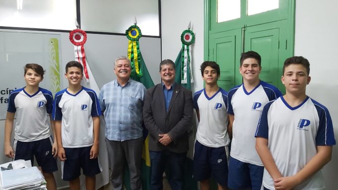 Alunos do Colégio Potência visitam prefeitura