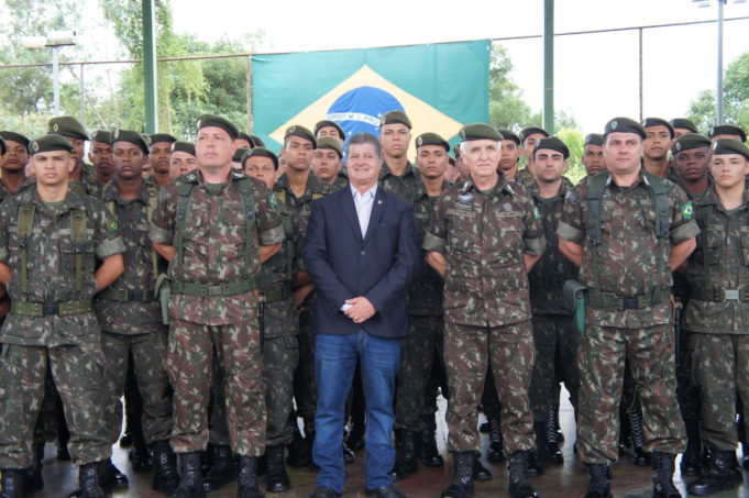 Prefeito recebe General do Exército em cerimônia no TG