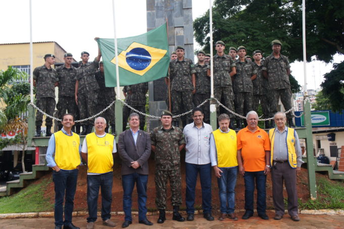 Dia da bandeira é comemorado em Lafaiete
