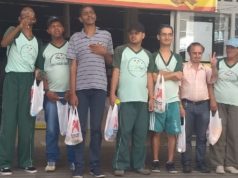 Usuários do Centro de Convivência para Adultos Especiais vão às compras