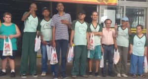 Usuários do Centro de Convivência para Adultos Especiais vão às compras