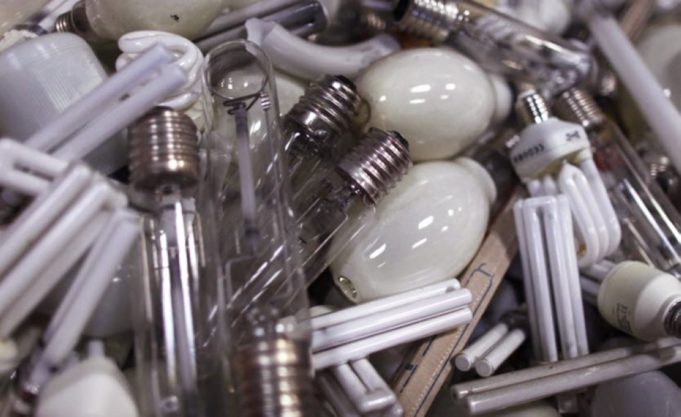 Coleta de lâmpadas fluorescentes