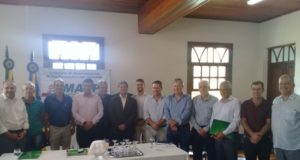 Prefeito e Vice participam de reunião da Amalpa