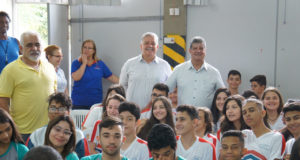 Colégio Queluz de Minas recebe hora cívica