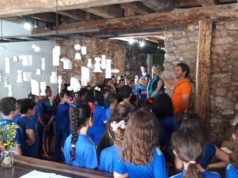 Alunos da rede municipal de ensino visitam exposição no Solar do Barão