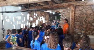 Alunos da rede municipal de ensino visitam exposição no Solar do Barão