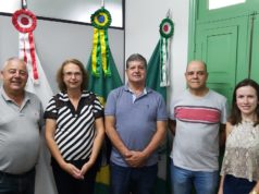 Prefeito recebe representantes do Lar de Maria