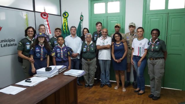 Prefeito recebe Grupo de Escoteiros