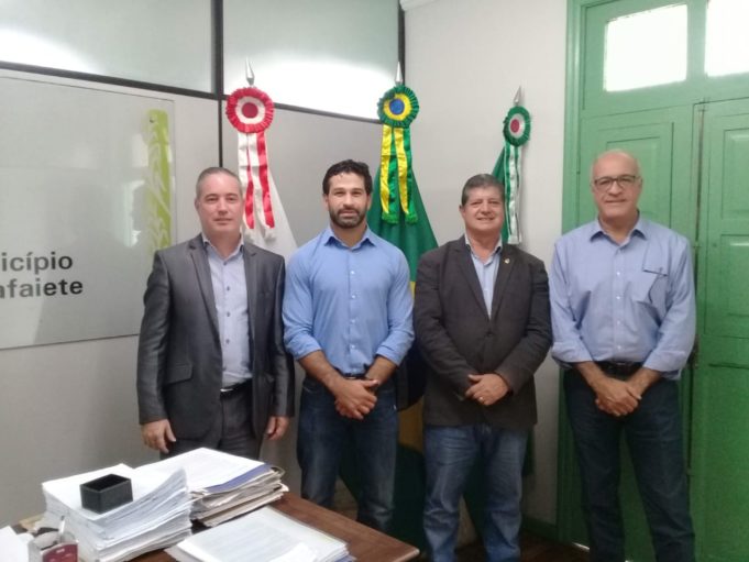 Prefeito recebe mais uma empresa que irá se instalar no município