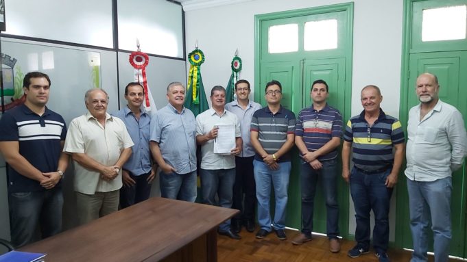 Prefeito Mário Marcus assina decreto que aprova a implantação do Novo Distrito Industrial de Conselheiro Lafaiete.