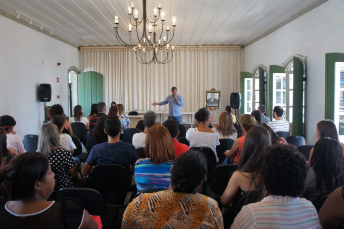 Tomaram posse nesta segunda-feira novos servidores municipais concursados