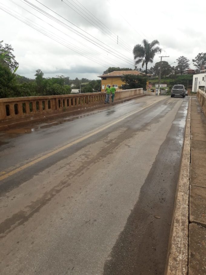 Prefeitura realiza limpeza, desobstrução de bueiros e faz alerta