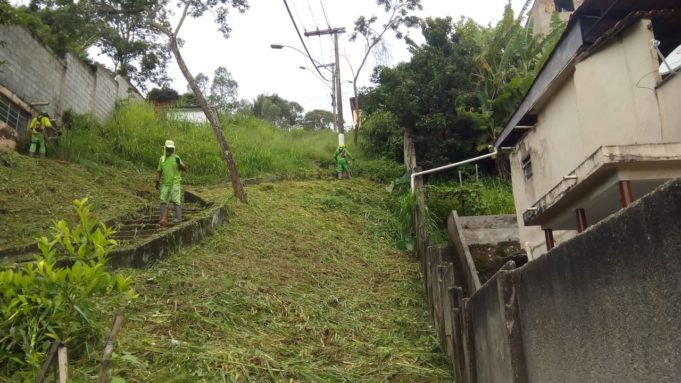 Departamento de meio ambiente mantém programação de capina e limpeza das ruas