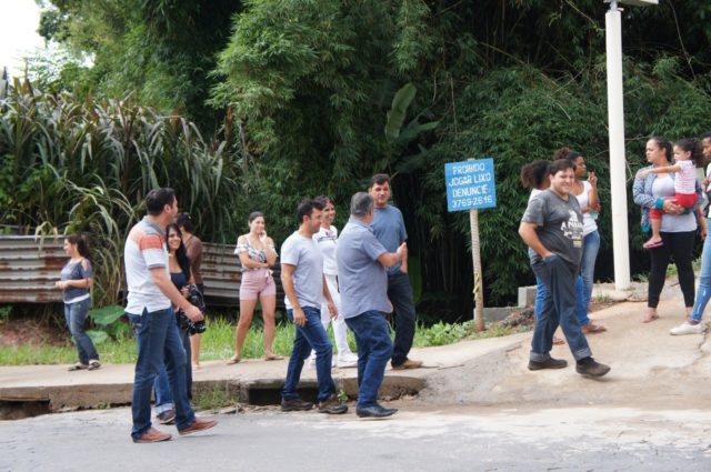 Prefeito visita Bairro Arcádia e avalia danos após as intensas chuvas
