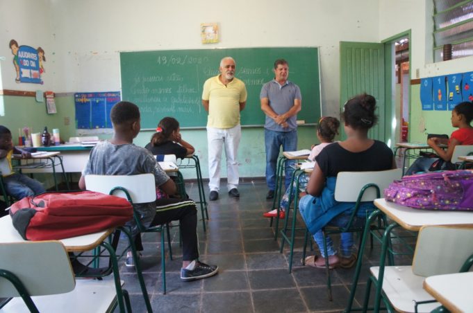 Prefeito visita bairros e anuncia novas obras