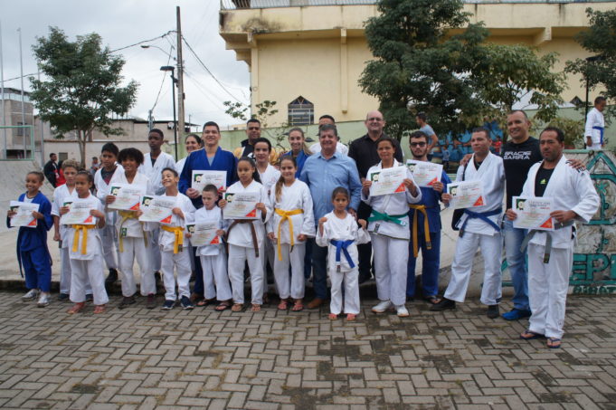 Atletas das mais diversas artes marciais recebem homenagem