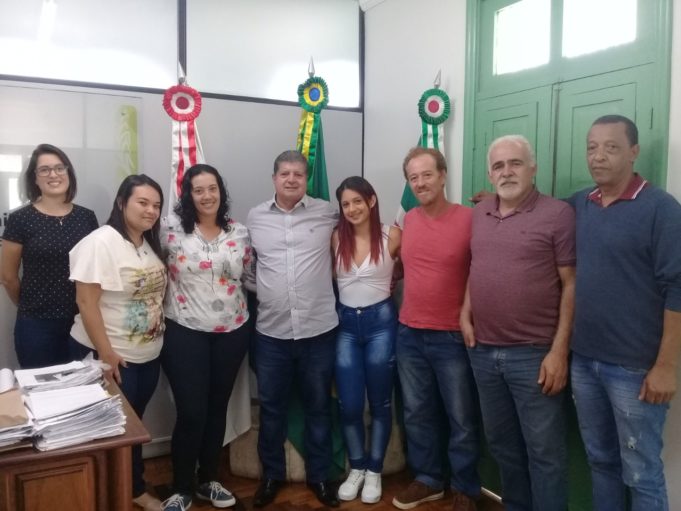 Prefeito se reúne com comissão representante dos pais da Escola Meridional e Comissão de Educação da Câmara Municipal