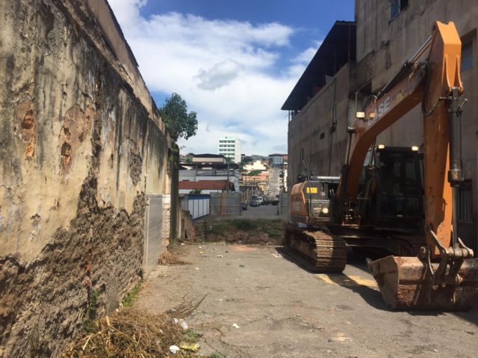 A Prefeitura inicia obras de construção de pontes proporcionando melhorias no trânsito