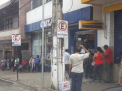 Prefeitura fecha trecho da Rua Melo Viana visando garantir a segurança e a saúde de cidadãos em fila da Caixa Econômica Federal