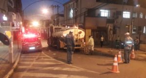 Prefeitura higieniza quarteirão da Rua Melo Viana