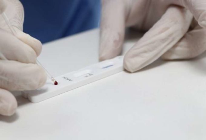 Prefeitura inicia testagem de profissionais da Saúde