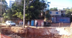 Prefeito acompanha obras em andamento. Estradas rurais passam por manutenção