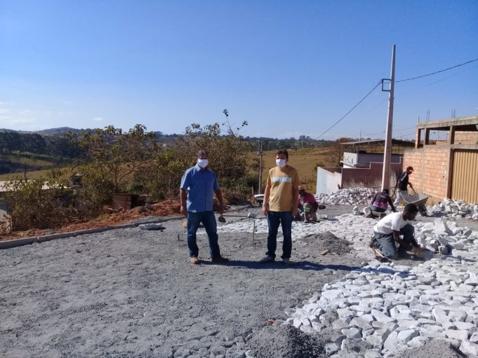 Prefeito acompanha obras em diversos bairros da cidade