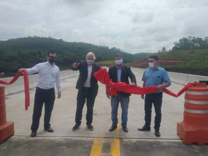 Prefeito participa de inauguração do viaduto da Scof