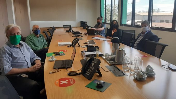 Prefeito acompanha aprovação de projeto da trincheira em reunião na Via 040