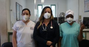 Profissionais de saúde são os primeiros a receberem a vacina contra a Covid-19 em Lafaiete.