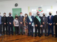 Prefeito e Vice-prefeito reeleitos são empossados para o segundo mandato