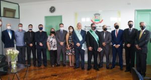 Prefeito e Vice-prefeito reeleitos são empossados para o segundo mandato