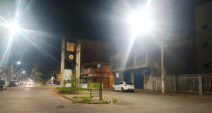 Modernização na iluminação pública torna a cidade mais segura. Mais de 30 bairros já foram beneficiados