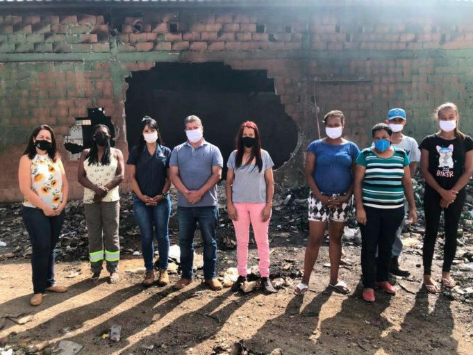Prefeitura e instituições parceiras apoiam as associações de recicláveis para recuperação após incêndio que destruiu galpões