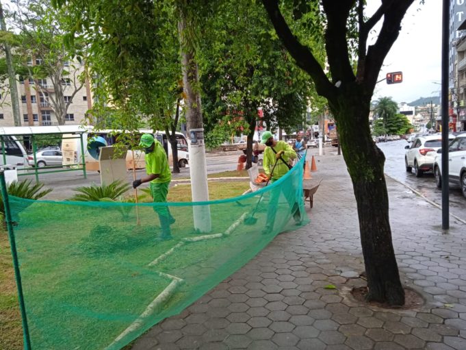 Serviço de capina e limpeza é realizado diariamente em Lafaiete