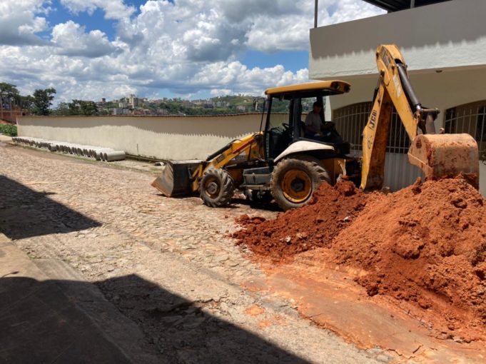 Prefeitura realiza diversas obras de rede pluvial em vários bairros.