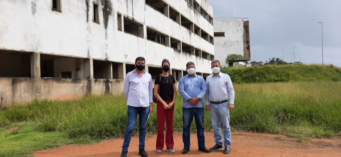 Obra do Hospital Regional passa por avaliação do Estado que sinaliza possibilidade de conclusão