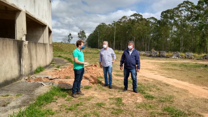 Obra do Hospital Regional de Conselheiro Lafaiete recebe visita do governo municipal