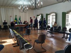 Em sessão pública uma empresa se habilita para a prestação de serviço de transporte público