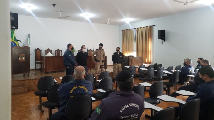 SERVIDORES MUNICIPAIS PARTICIPAM DE SEMINÁRIO JUNTO À PMMG