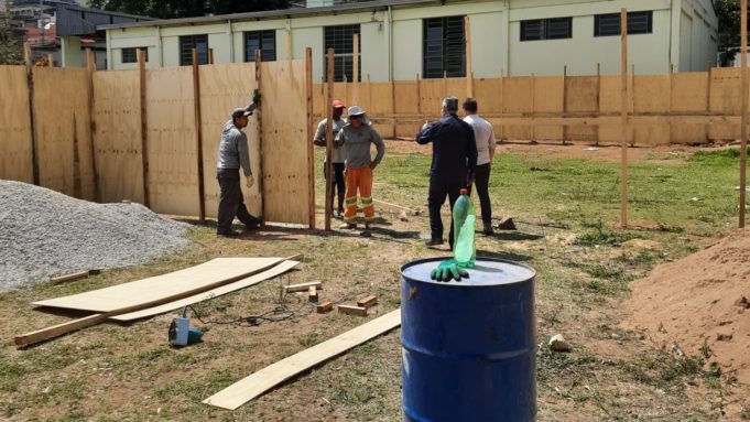 Diversas obras estão em andamento em Lafaiete Prefeito e Secretario em visita a obra