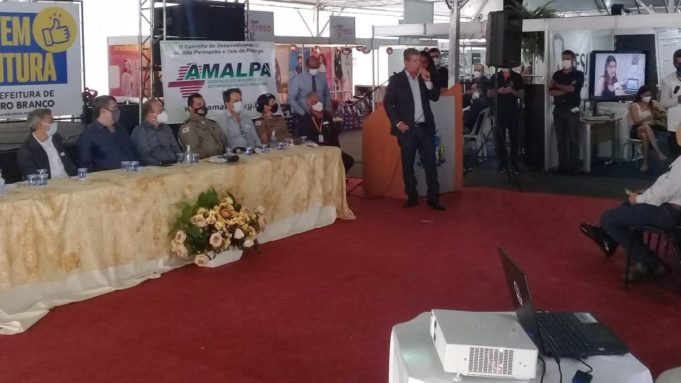 Lafaiete participa da reunião da Amalpa que contou com a presença do vice governador de Minas Gerais