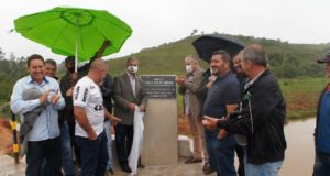 Prefeitura entrega mais uma nova ponte construída em área rural