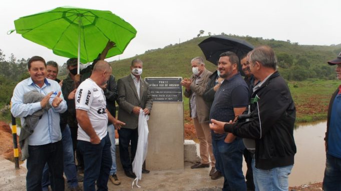 Prefeitura entrega mais uma nova ponte construída em área rural