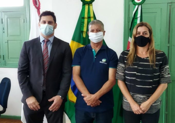 Administração municipal solicita agilidade em emplacamento de veículos de transporte