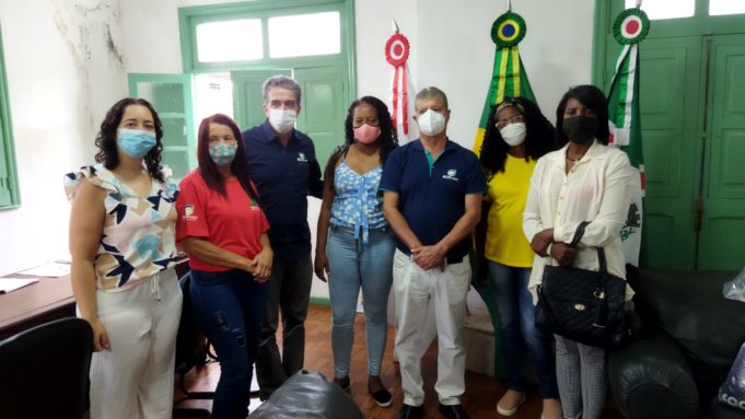 Associações de Catadores de recicláveis recebem doação de material de trabalho