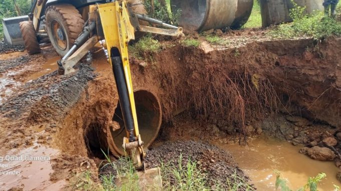 Com a estiagem prefeitura inicia serviços de manutenção e reparos em vias e estradas rurais
