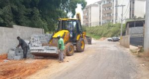 Com a estiagem Prefeitura segue com as manutenções e melhorias de vias e estradas rurais